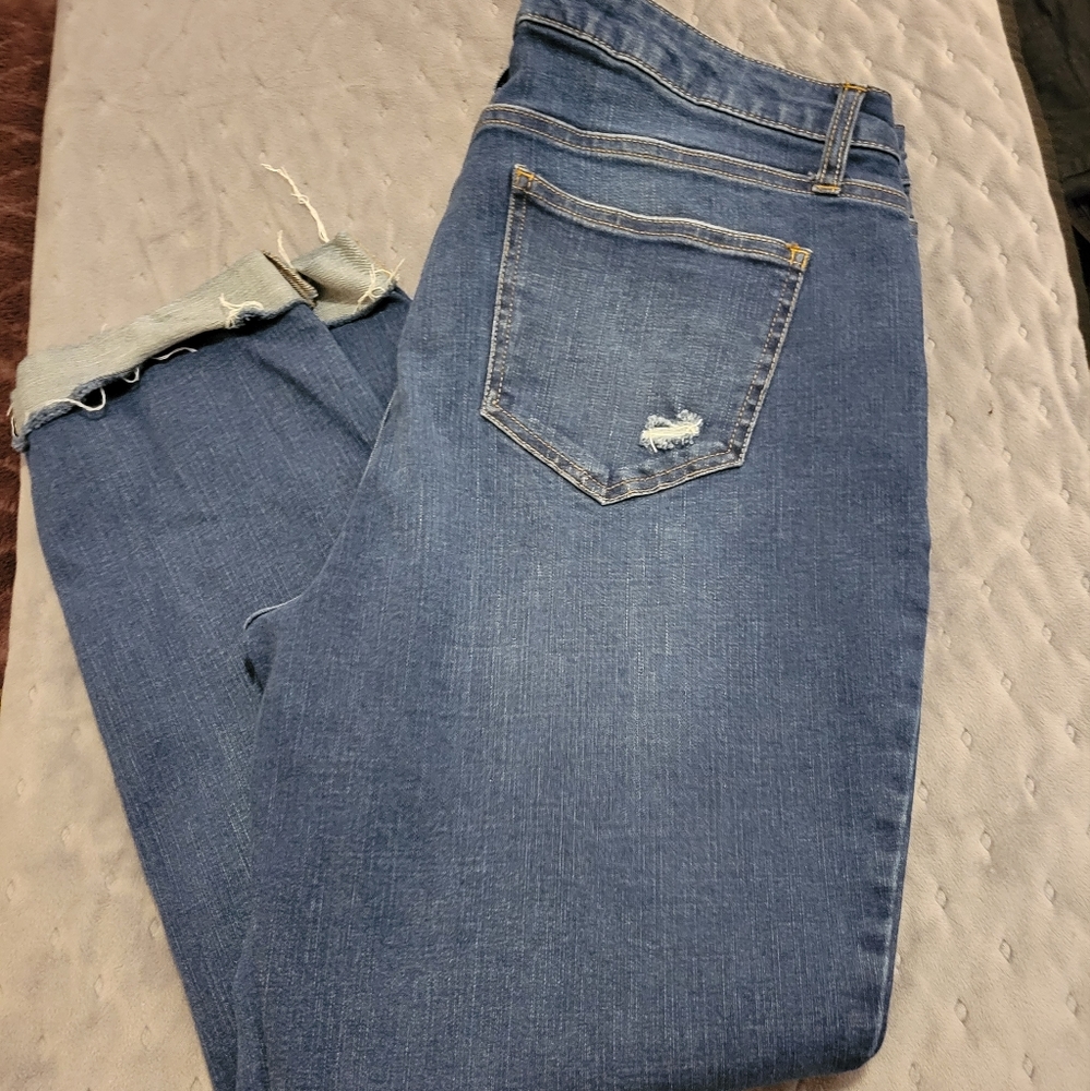 Raw edge skinny jeans